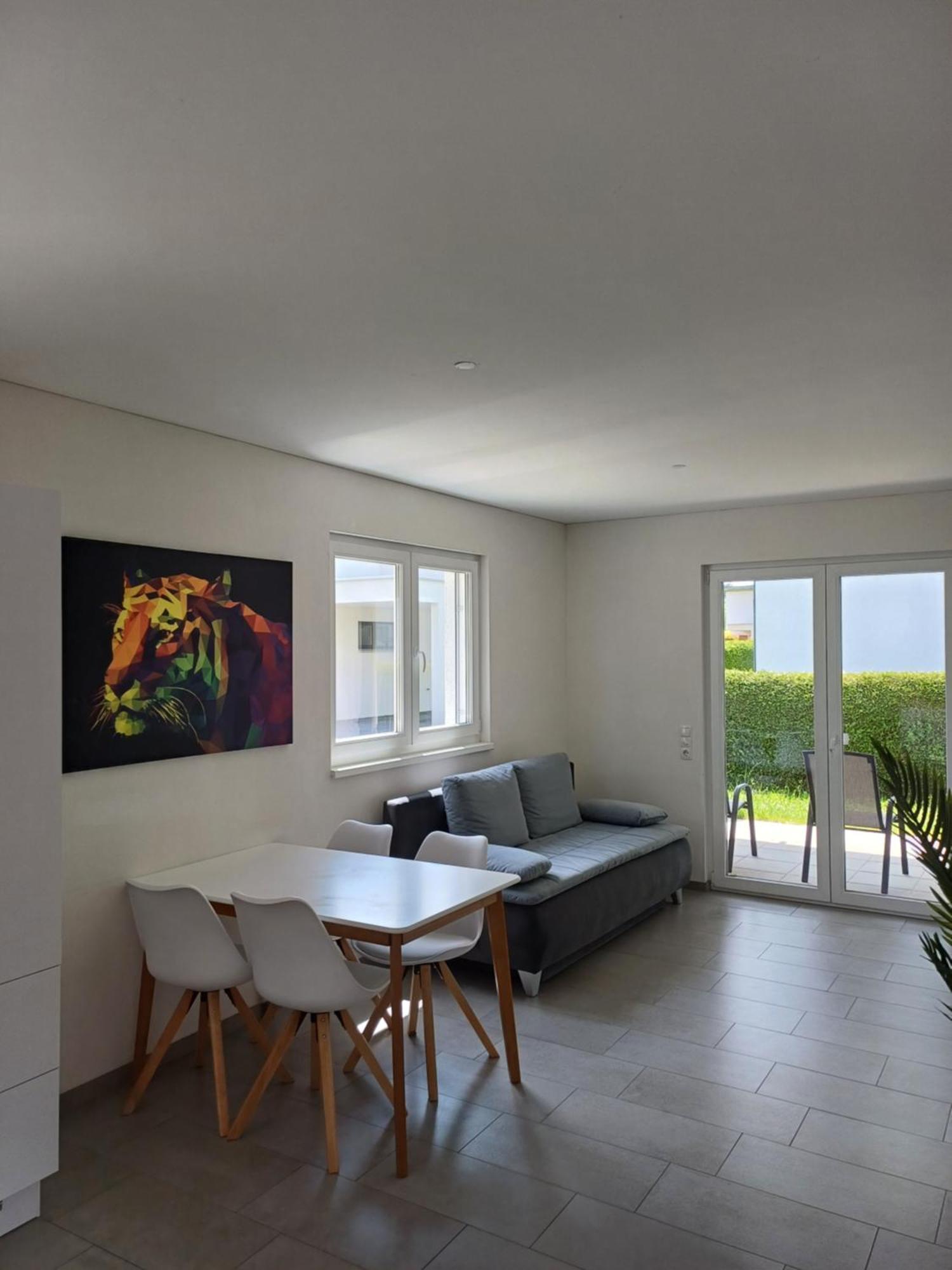 Crown Living Design Apartment - Gratis Parkplatz - Wlan - Kueche - Self Check-In Altach Eksteriør bilde